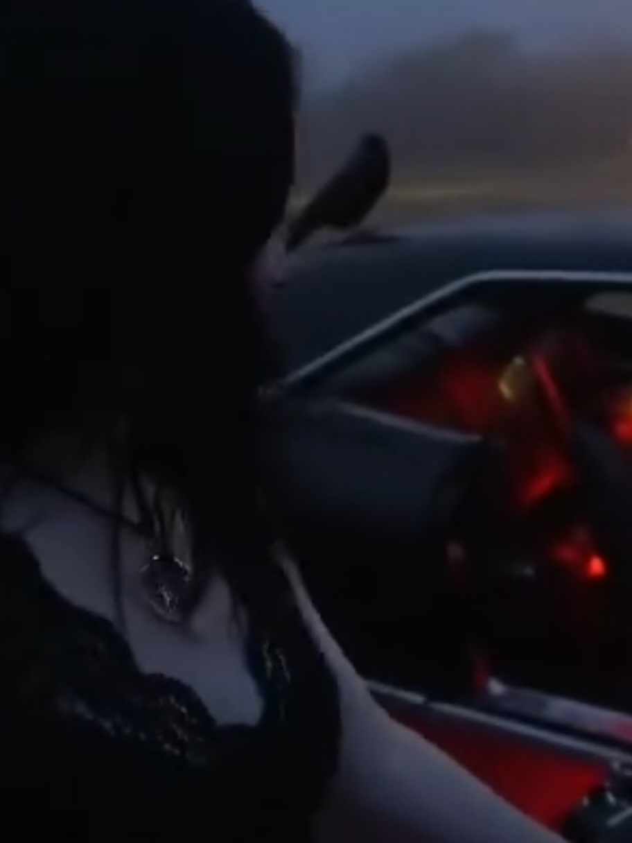 @Vanessa The Dark ๐