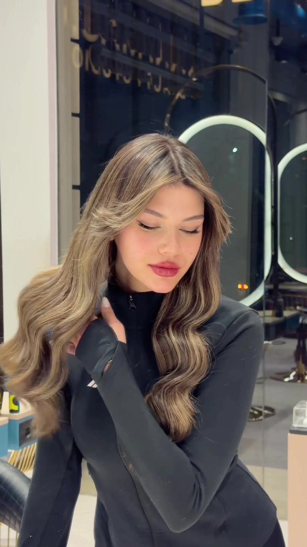 @tinahelou_