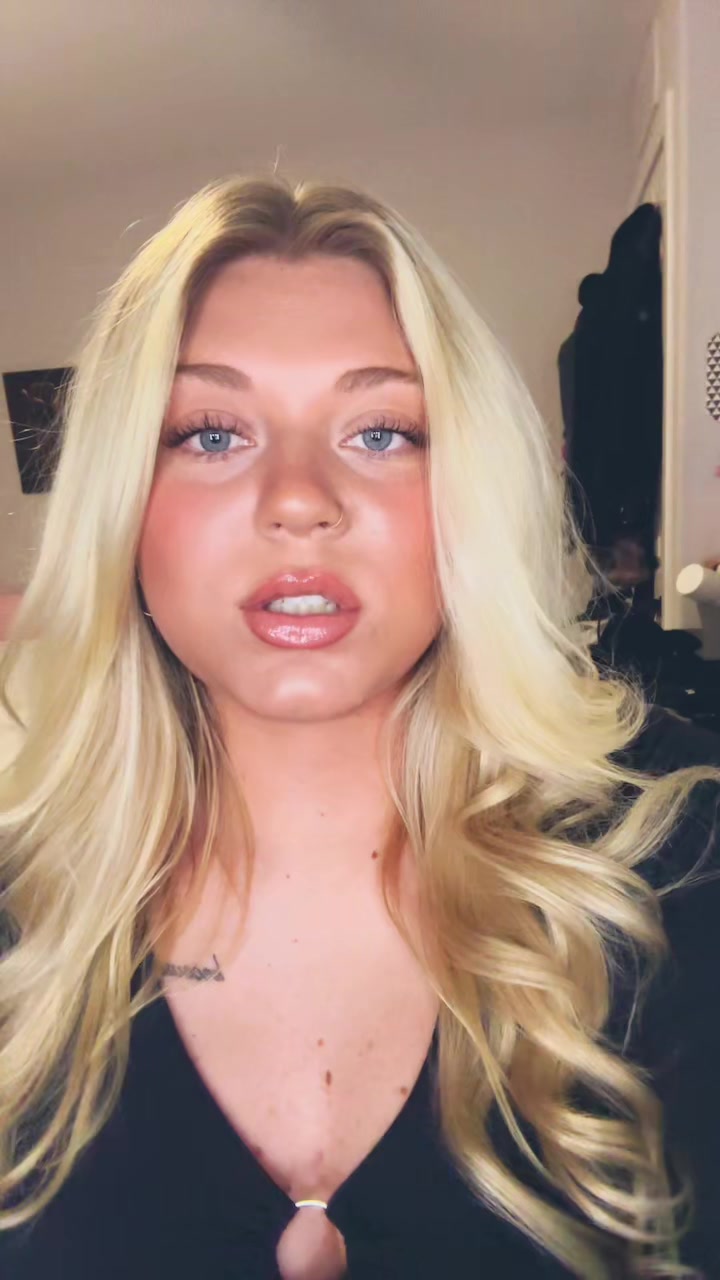 @alexalee2