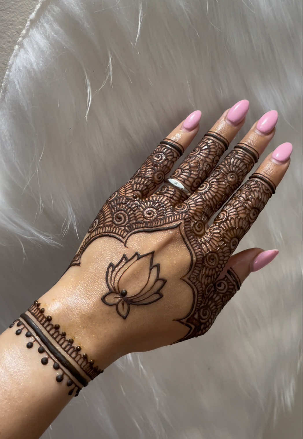 @charmsofmehandi