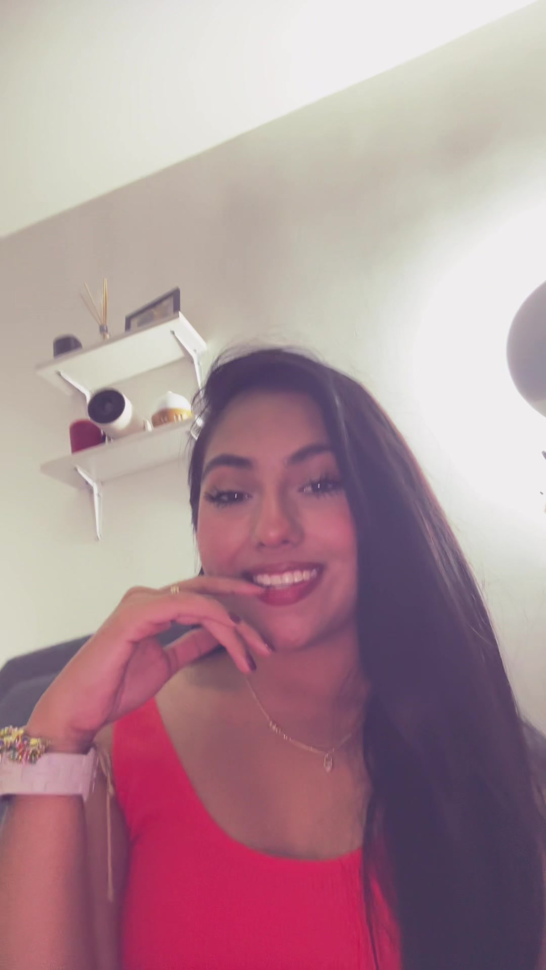 @Gabs_