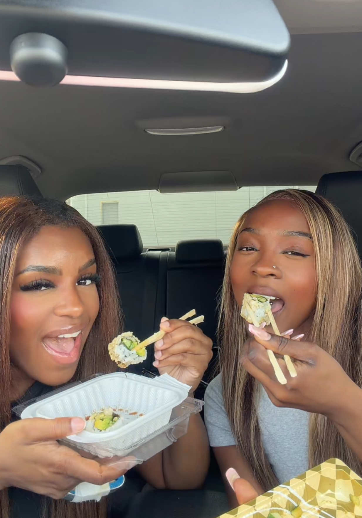 @👩🏾&zwj;❤️&zwj;💋&zwj;👩🏾