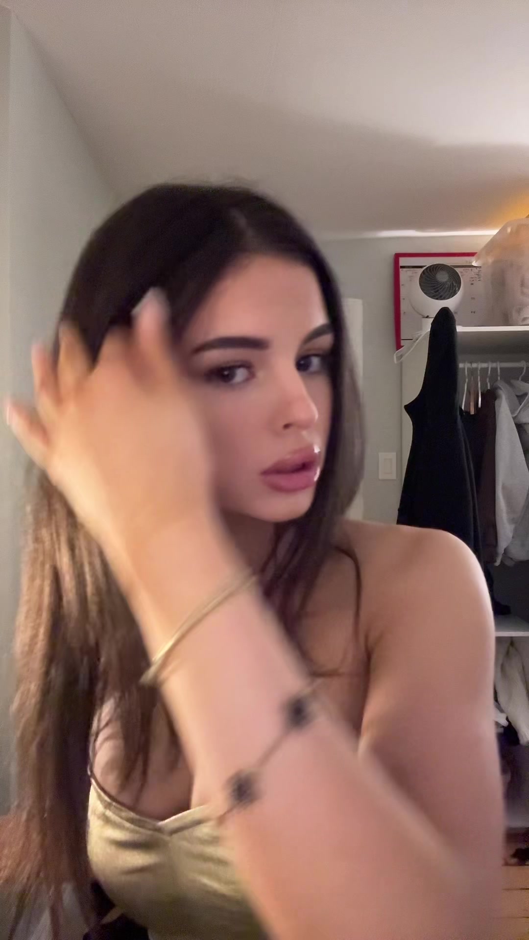 @Ava