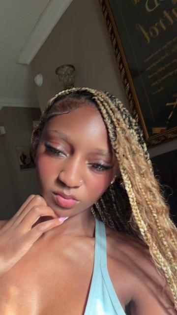 @nevaehquinaee 👩🏾❤️💋👩🏾