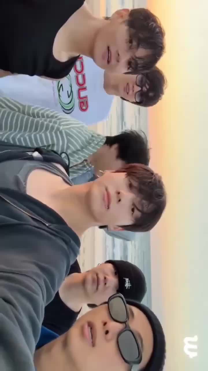 @monlvr⁷