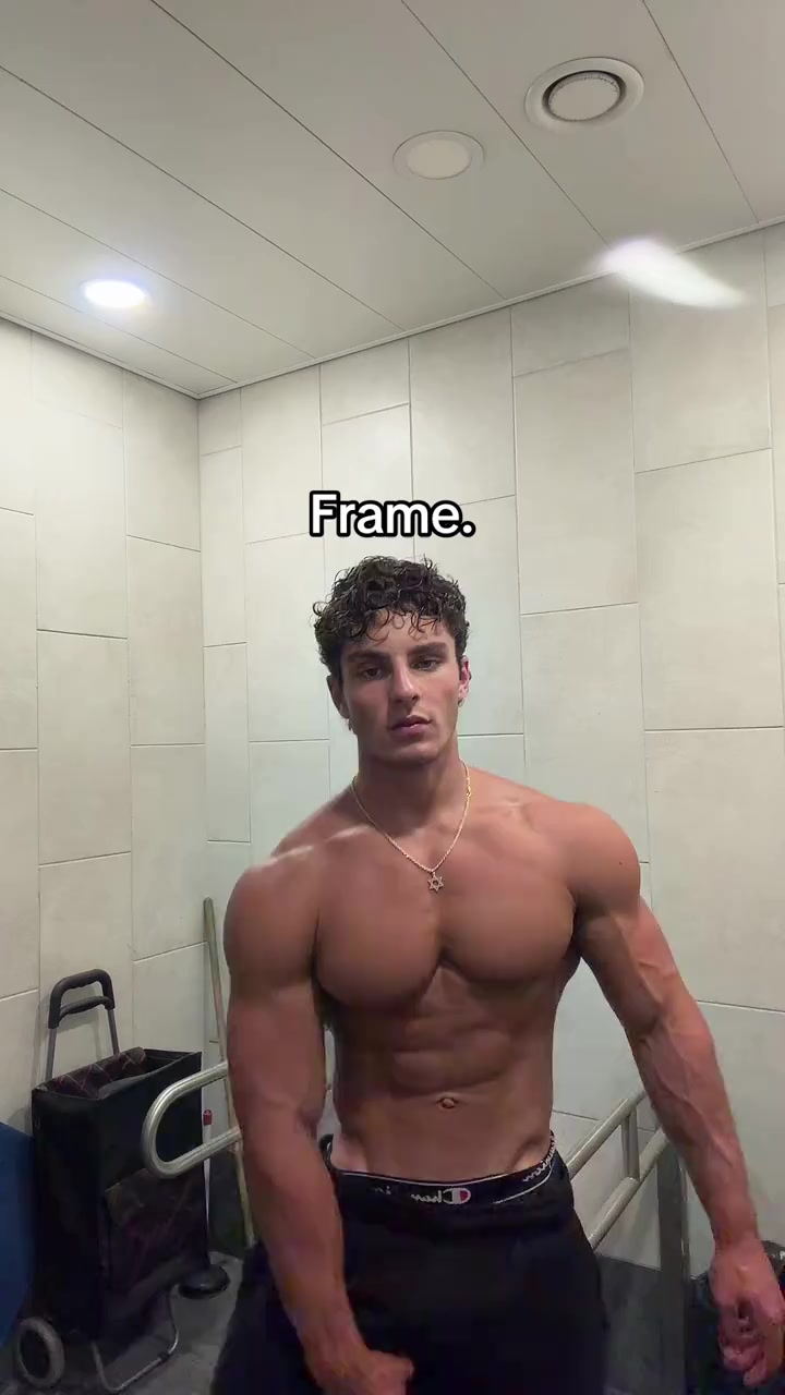 @alexaaronn