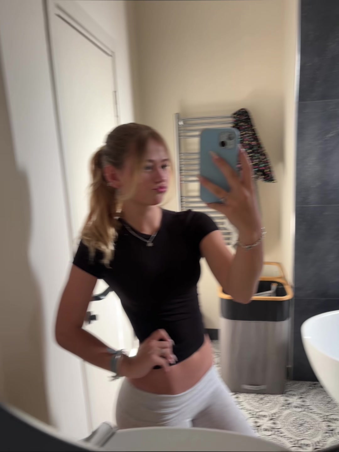 @Devii🪼