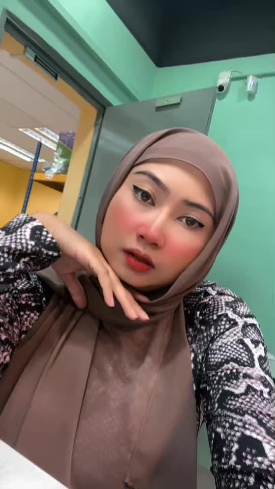 @bukanFatin