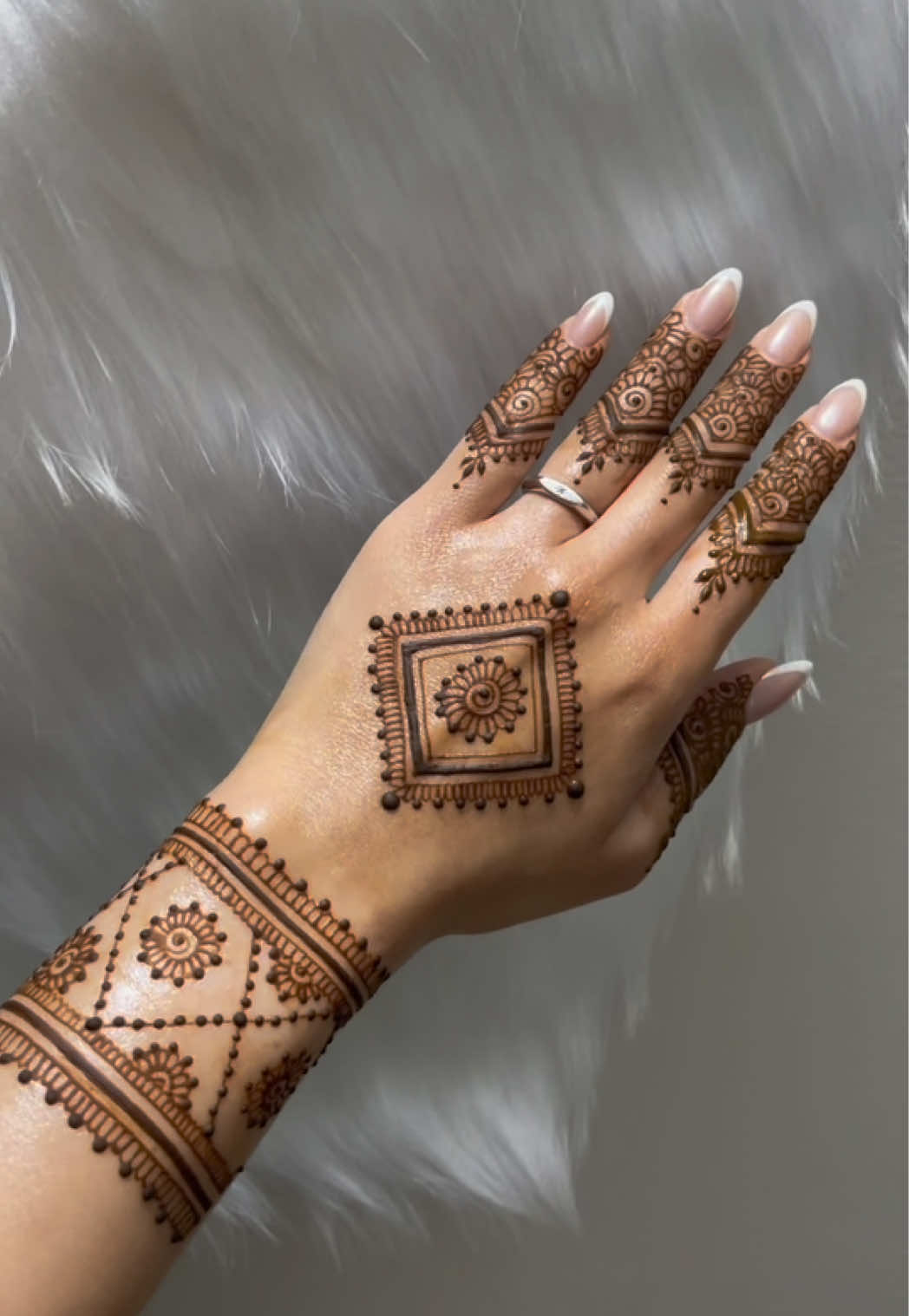 @charmsofmehandi