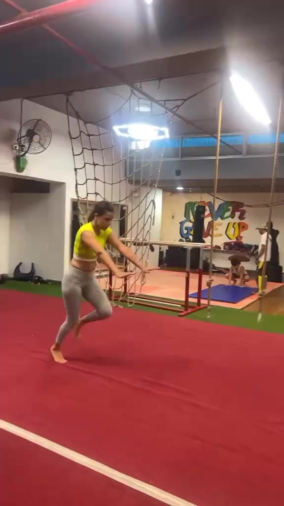 @nia Sharma