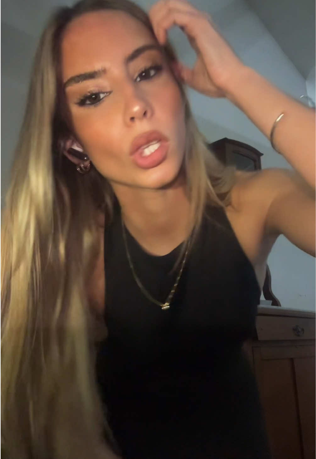 @ju571na