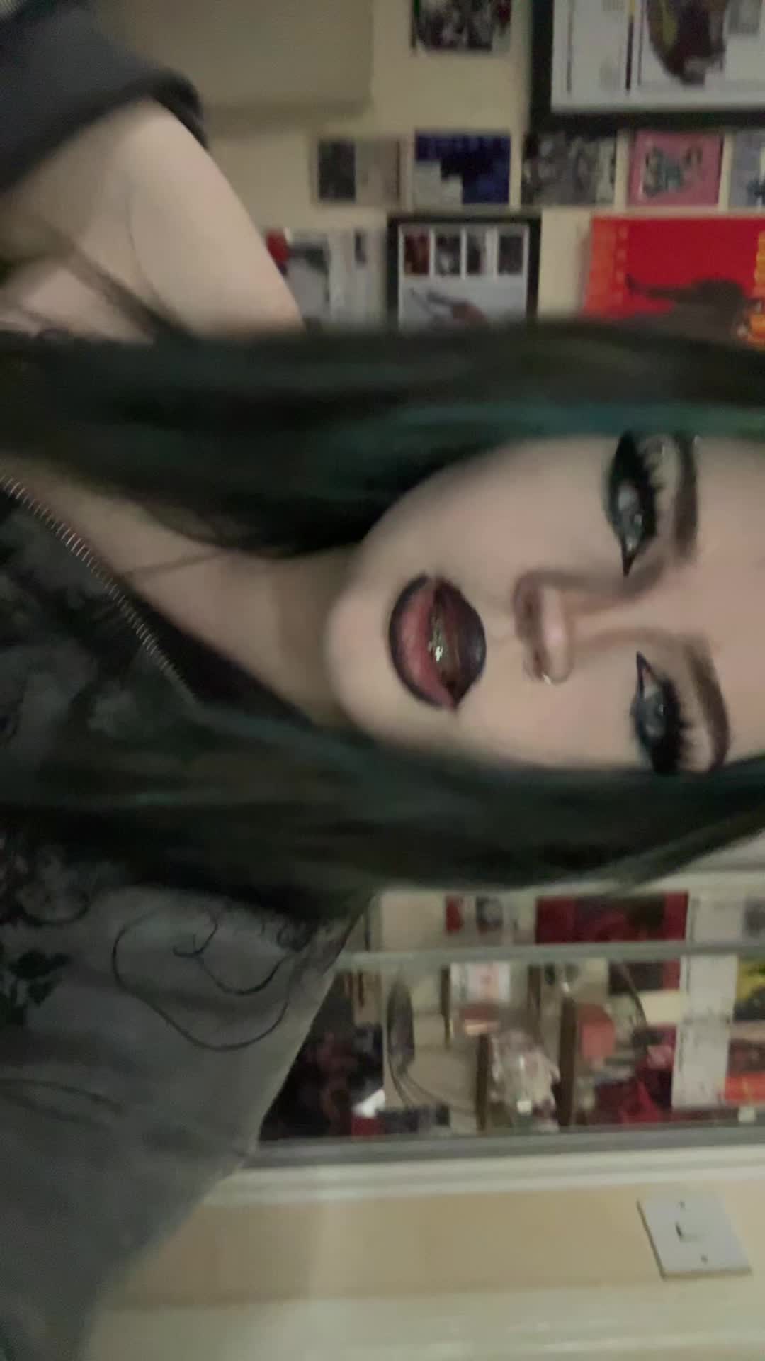 @lara ⊬