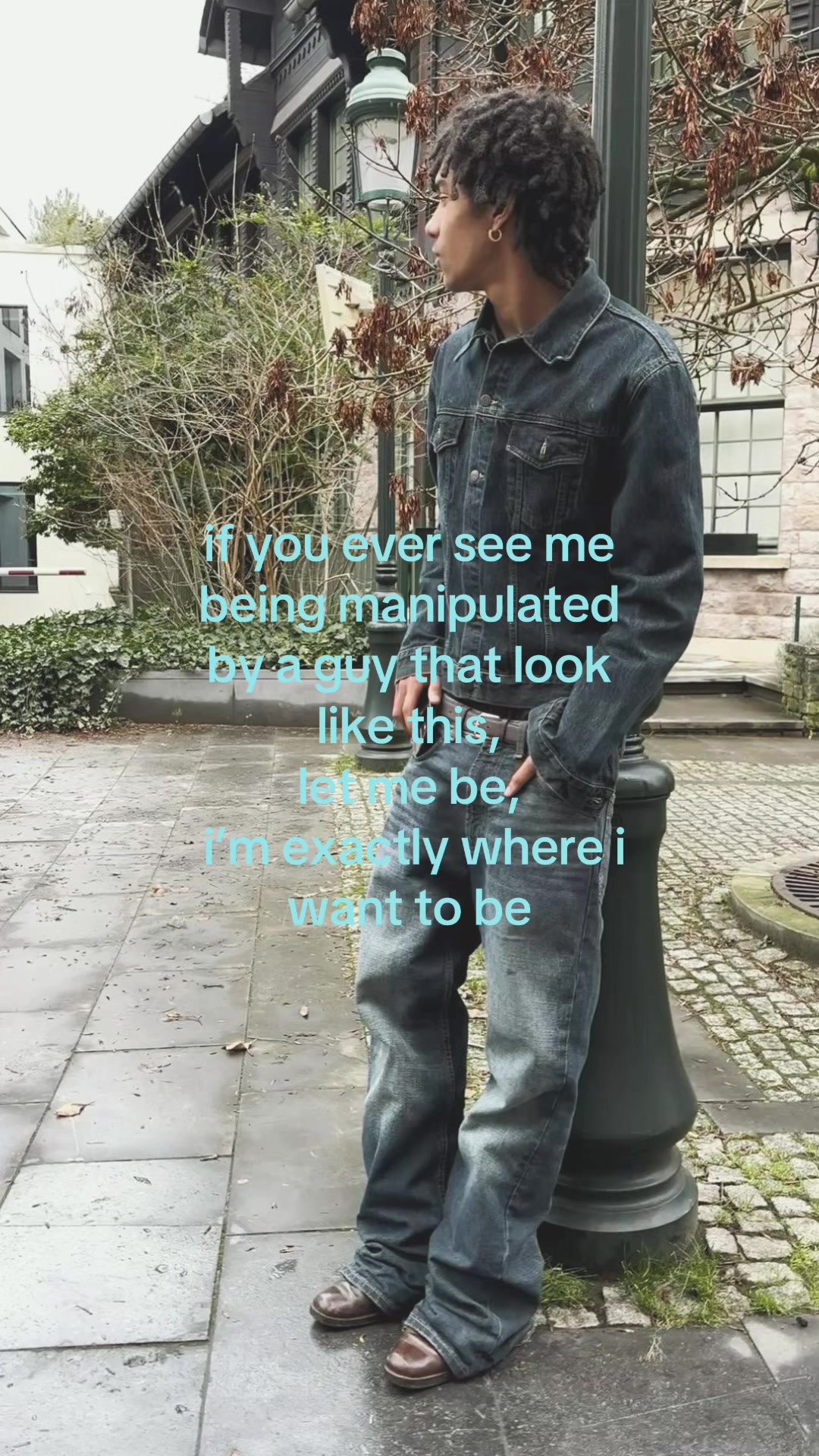@⃟