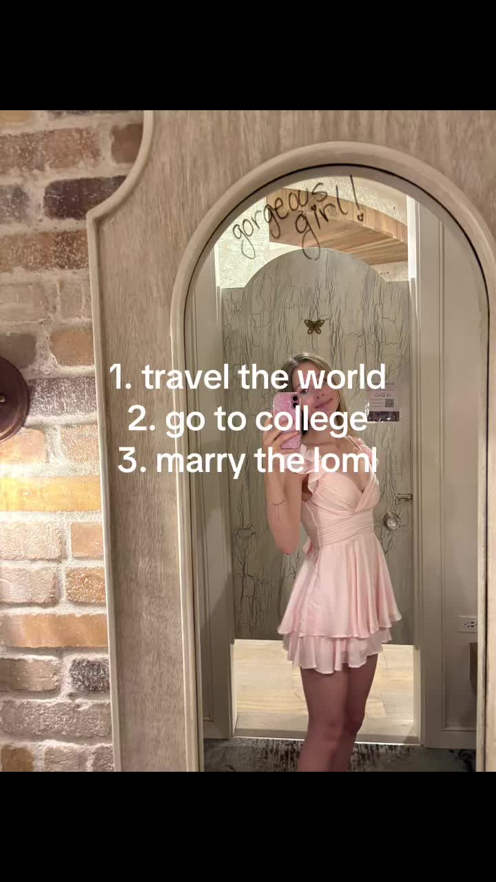 @izzietriesherbest