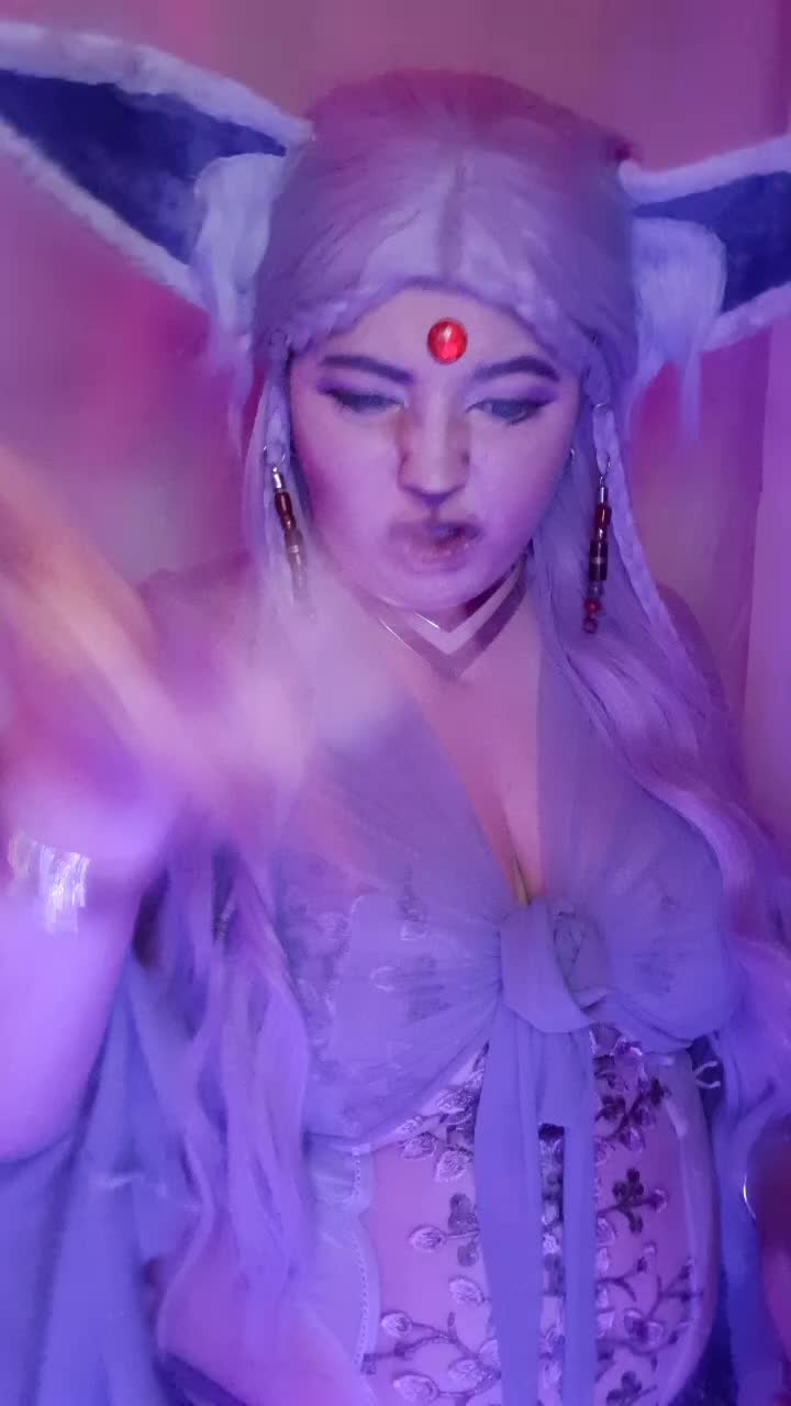 @RavynTheSmolElf