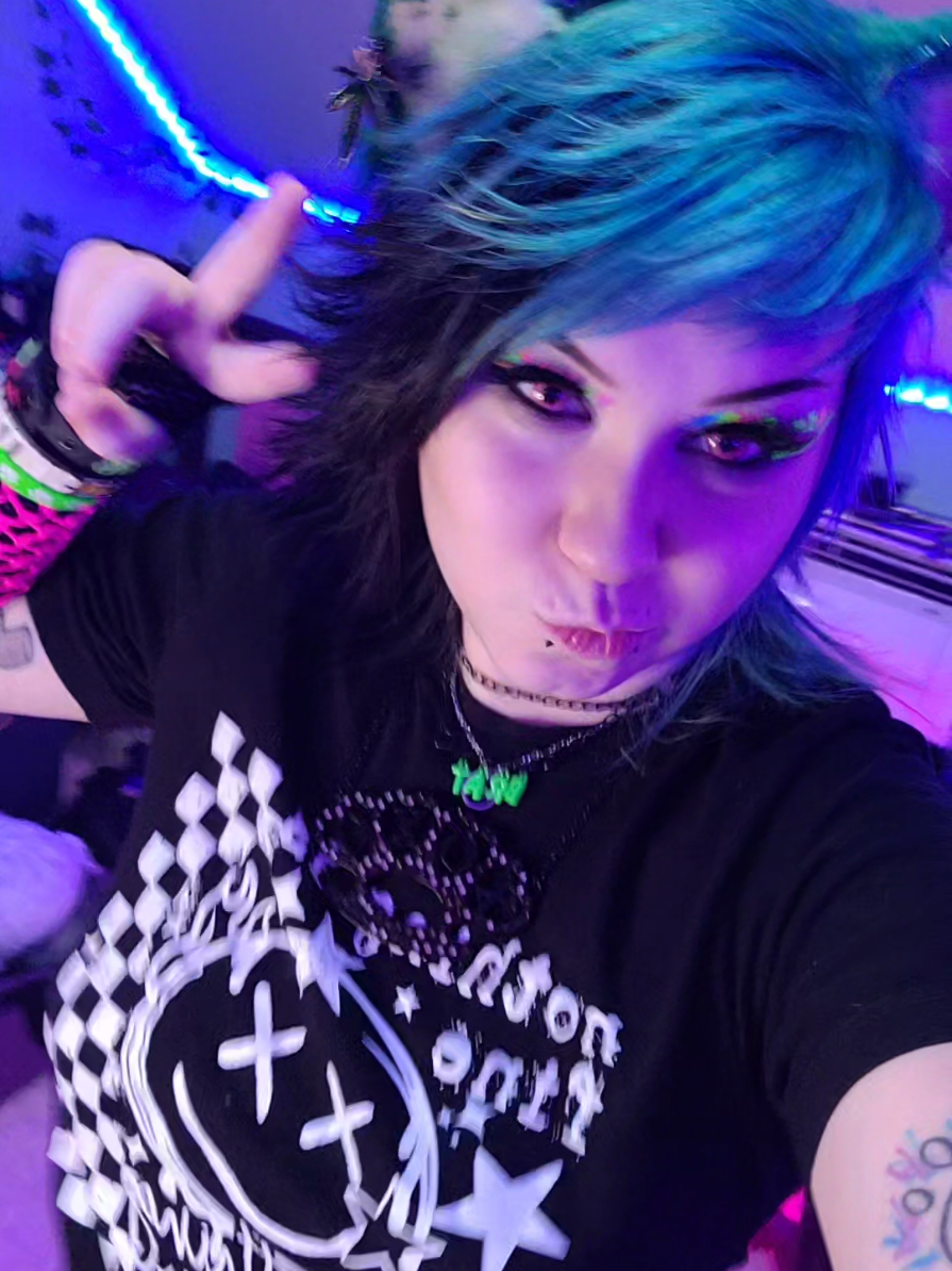 @Rainbow🏳️🌈Artist/Streamer🍃