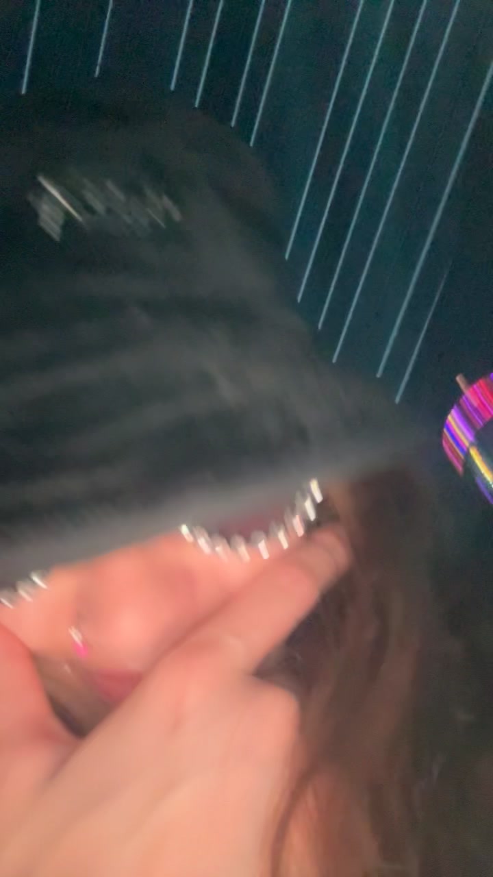 @-.-