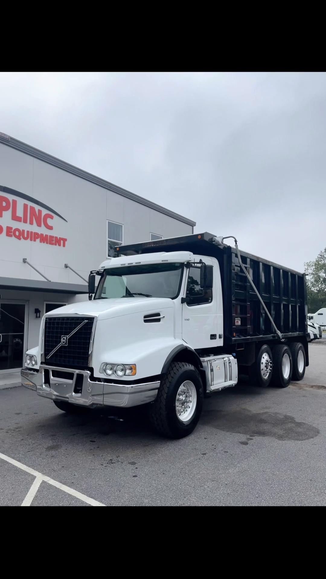 @EquiplincTrucks