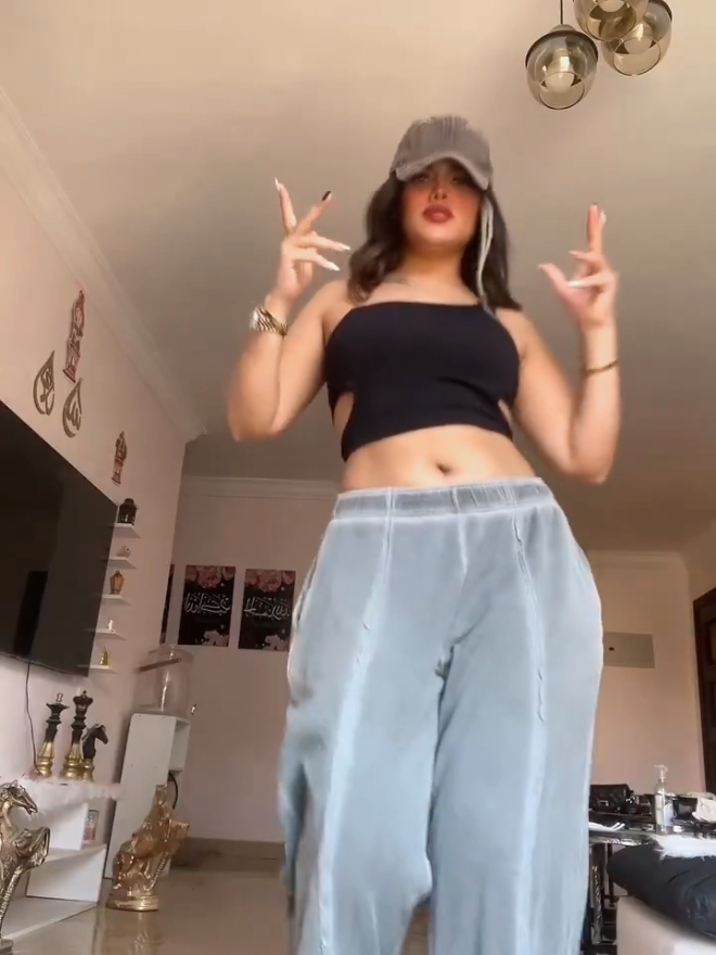 @👸مثيرة للجدل👸