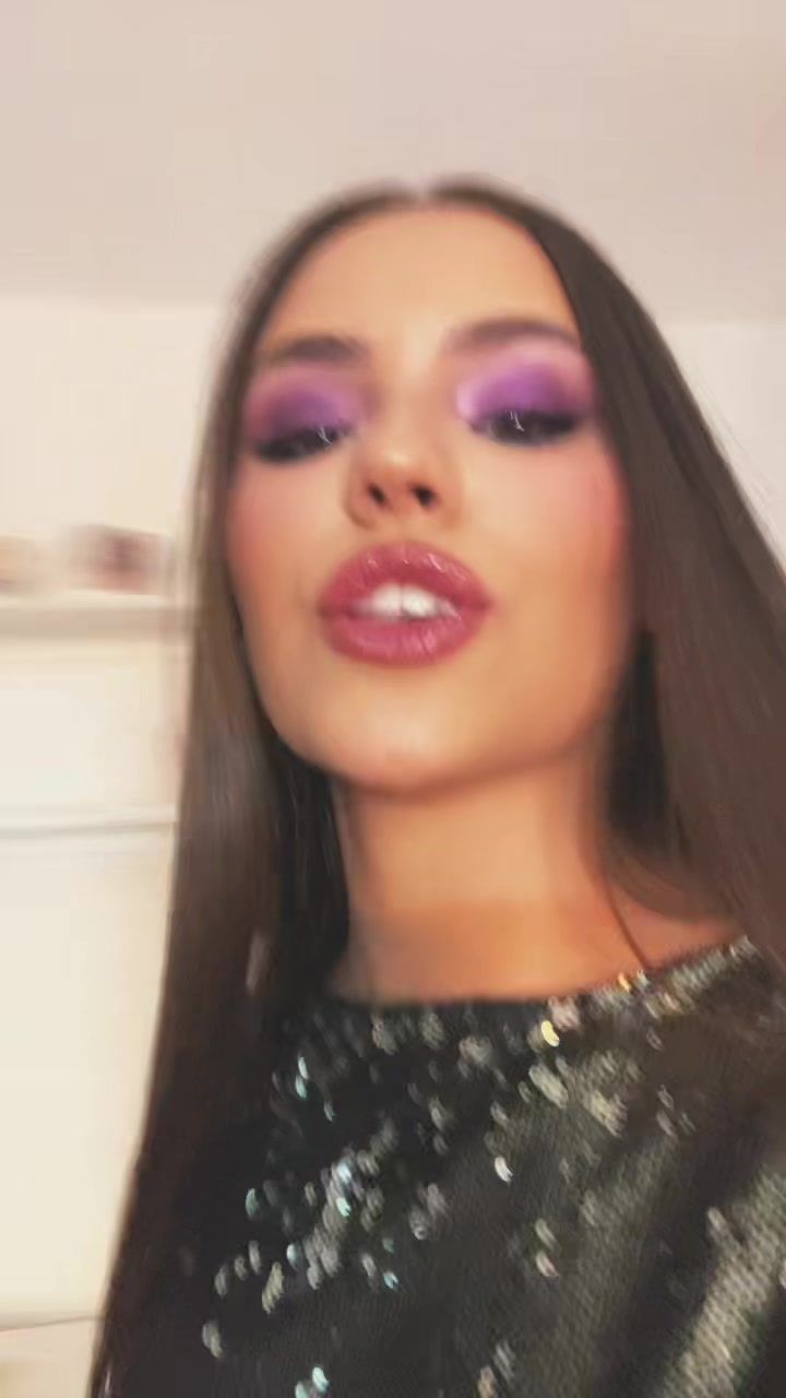 @🦧💋♟️🏮🐝🍄🪐🍒