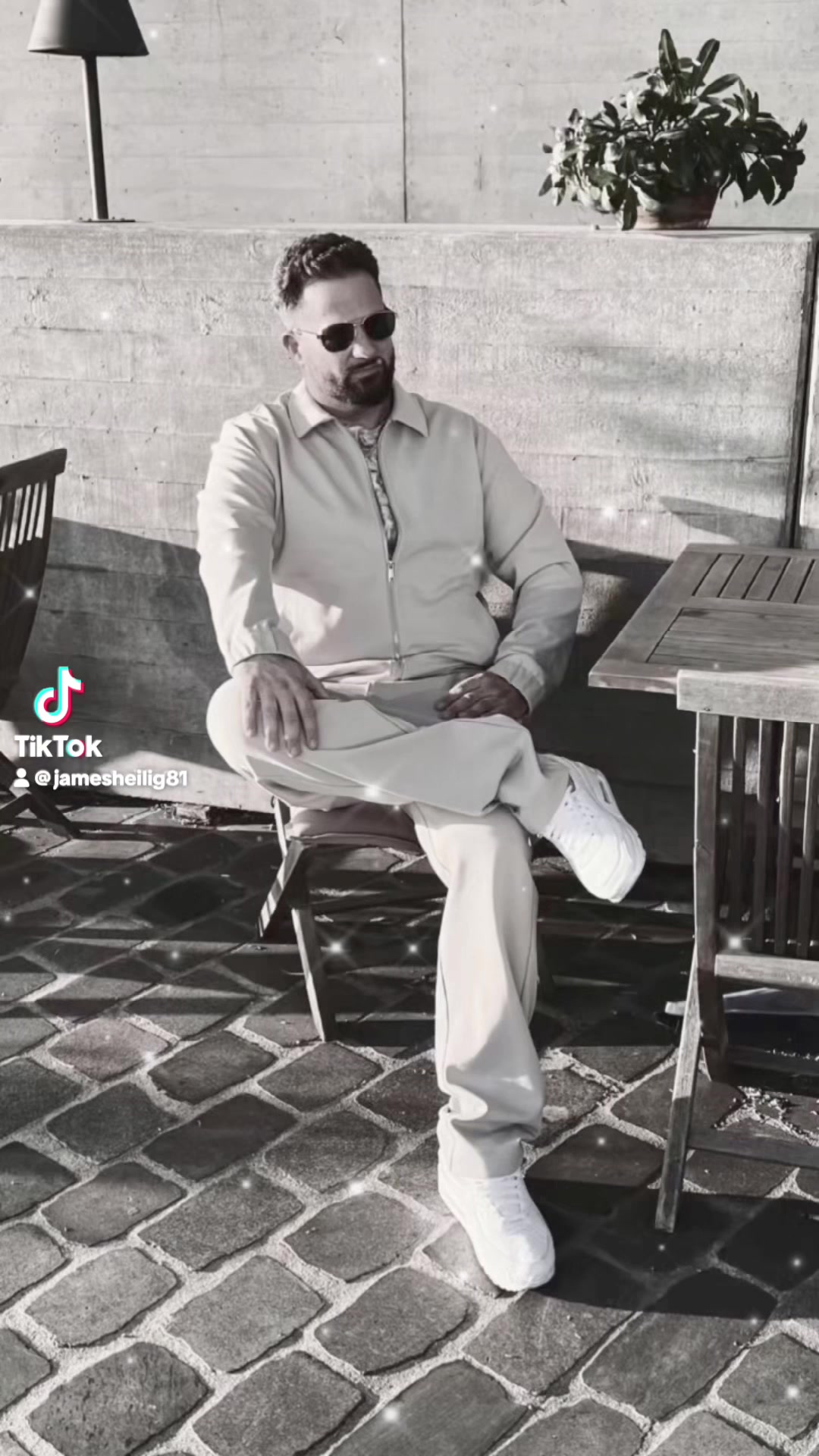 @James R&B offiziell