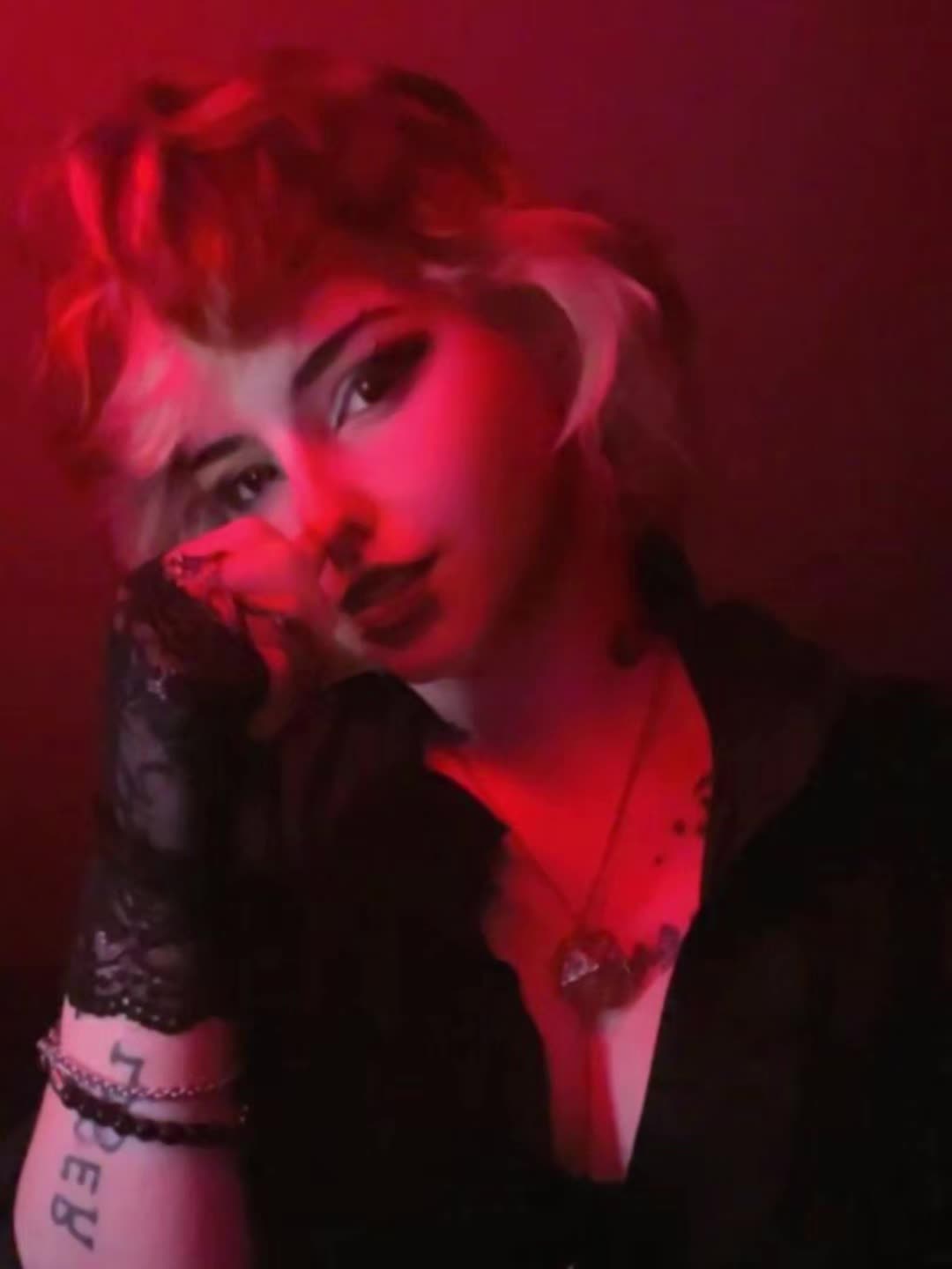 @Jinx ☠️🖤🩸