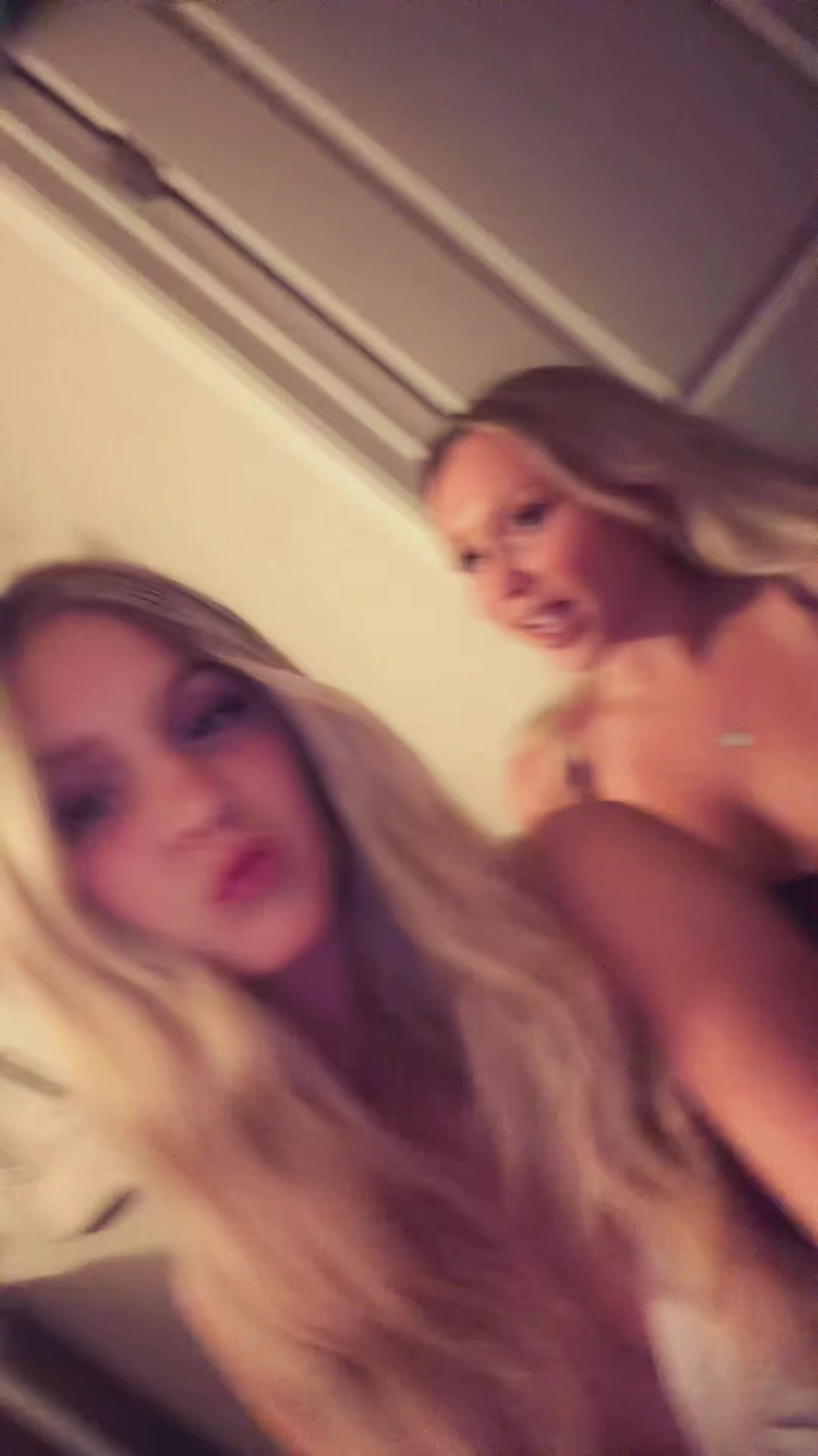 @foxanne