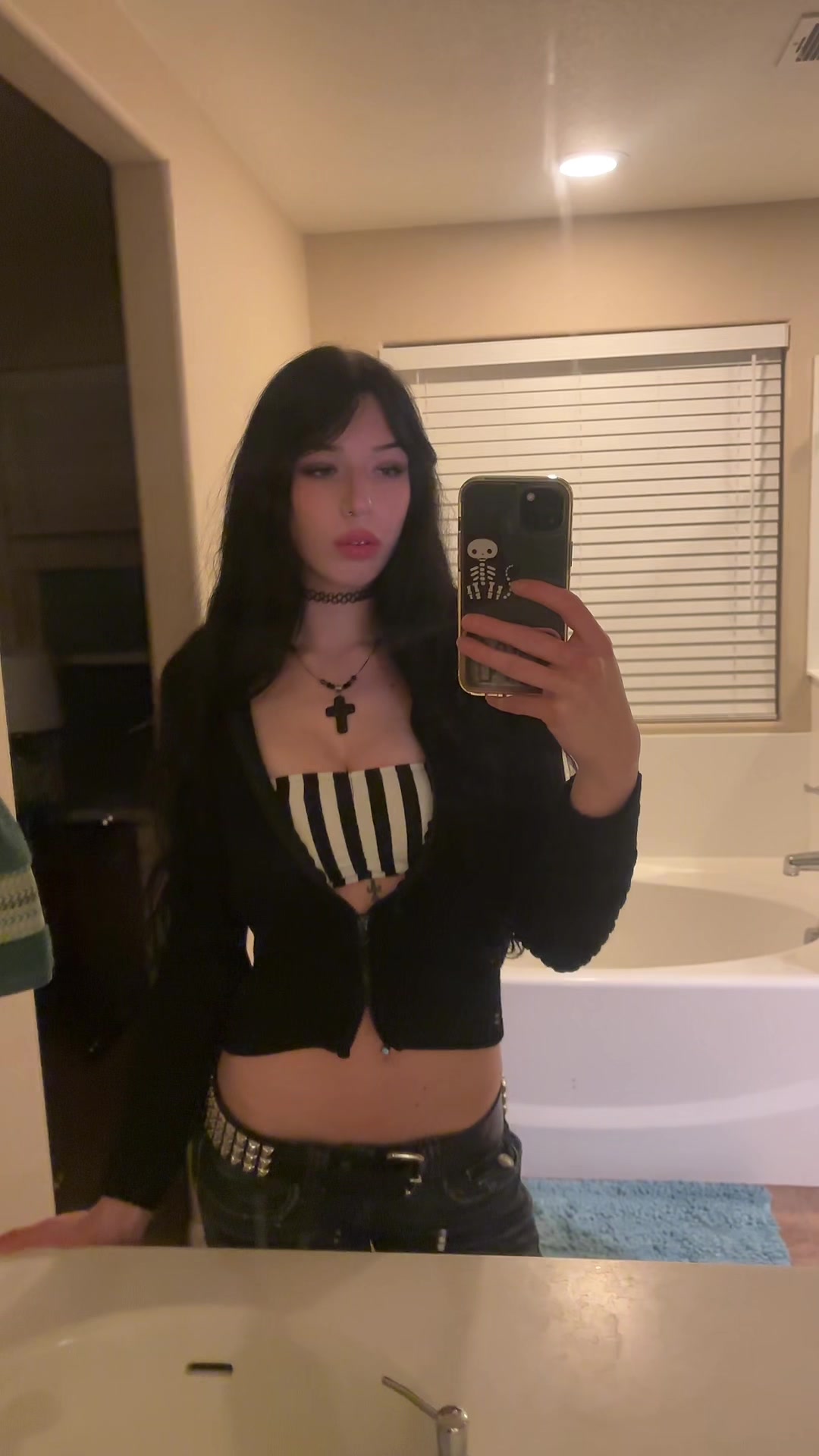 @nicole︎