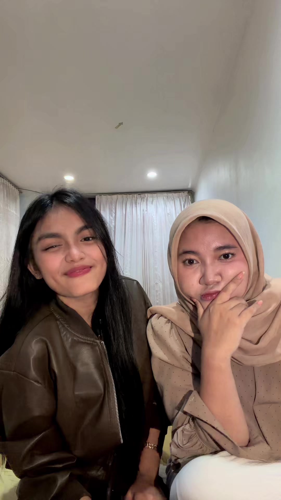@allyizaz_