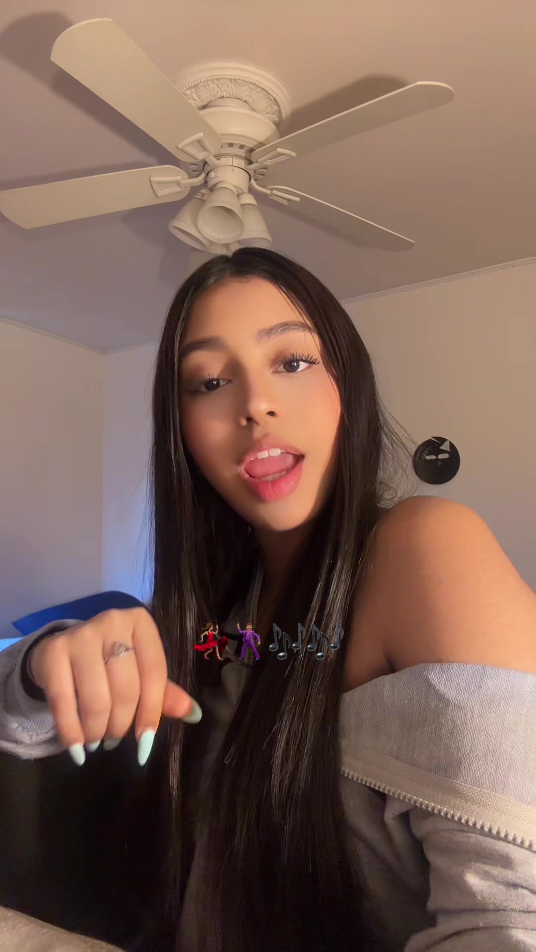@VALERIA🦦