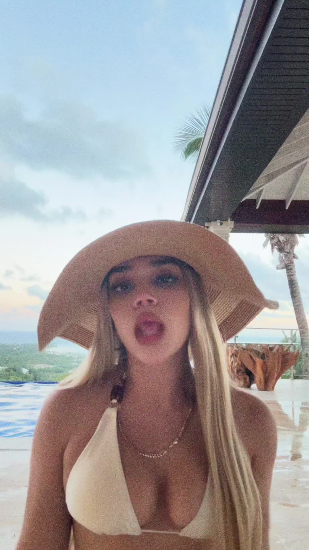 @Ari ✨