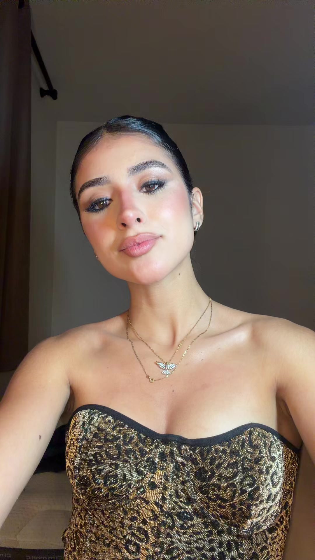 @beaqueiroz