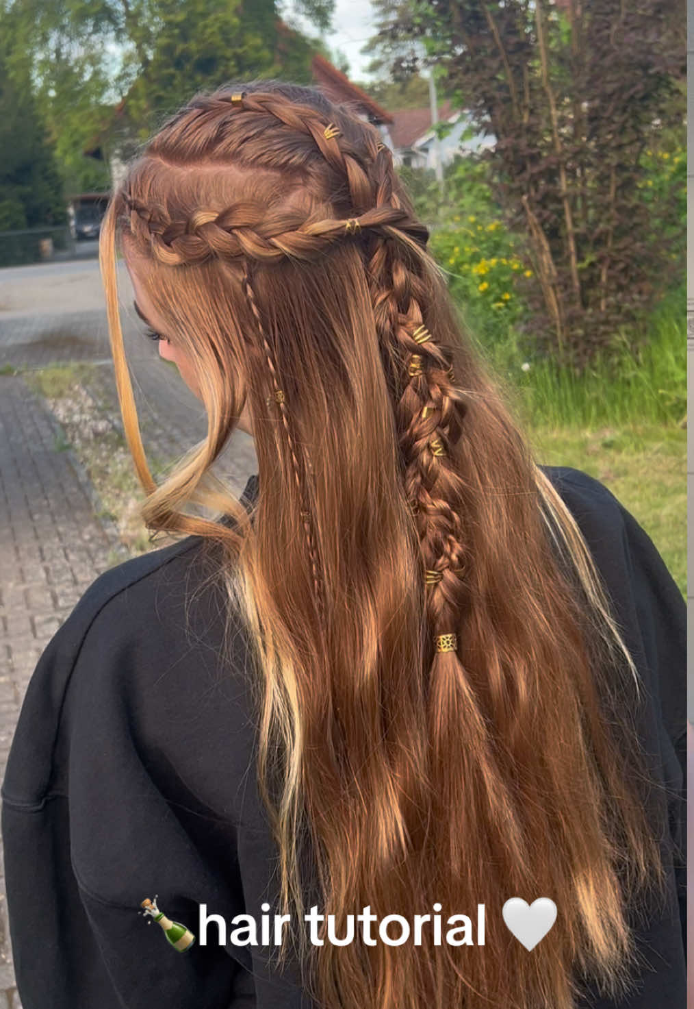 @𝐞𝐦𝐞𝐥𝐲
