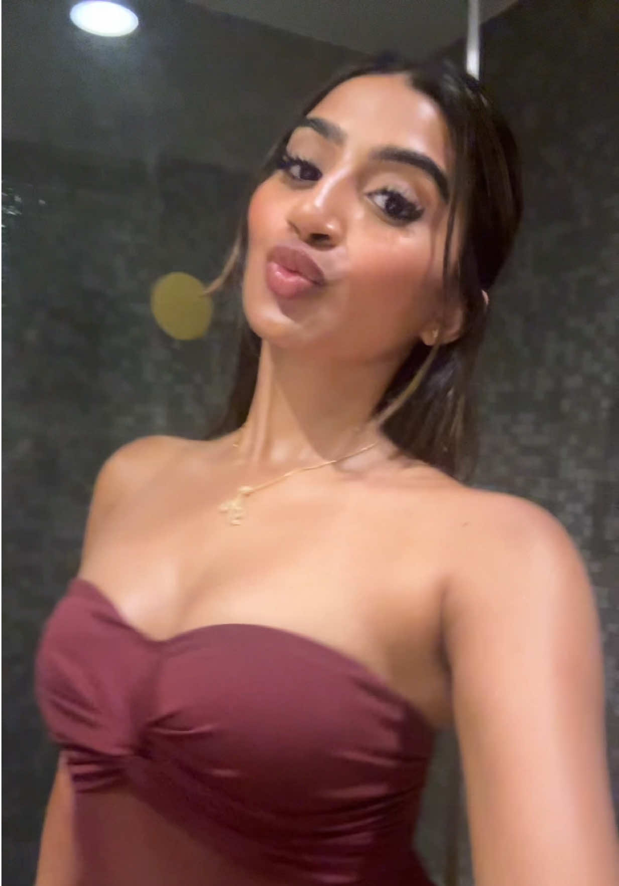 @akshileya