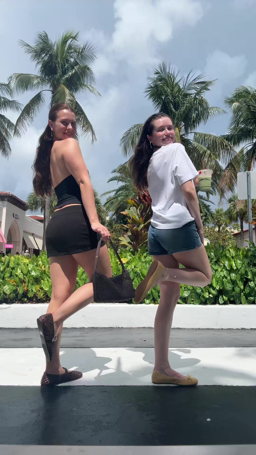 @bella
