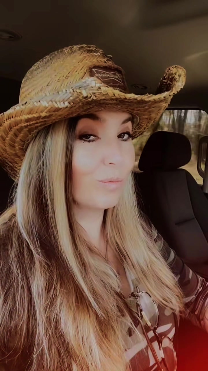@JulieMarieRiggs