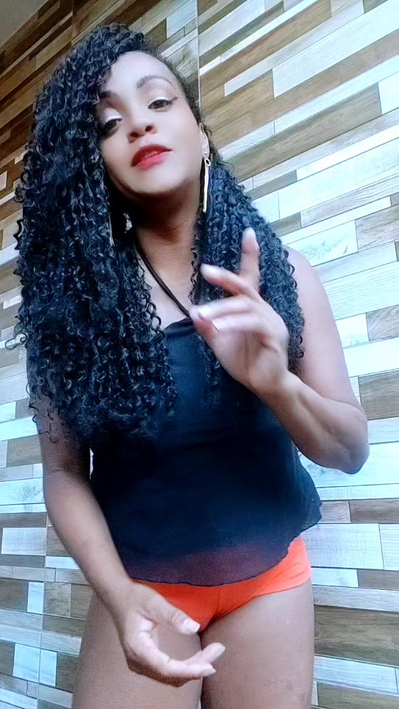 @Lucy a guria do short sexy