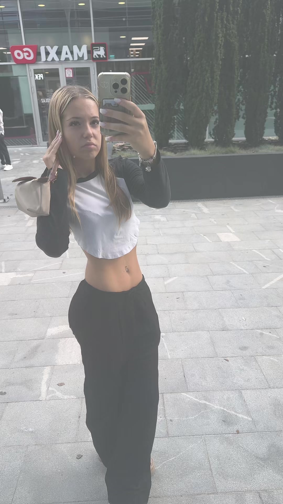 @user1364749252