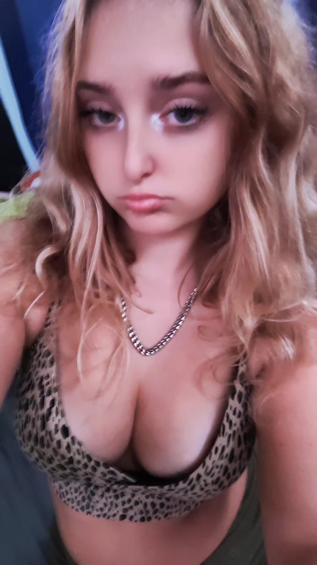 @Megan😻🖤