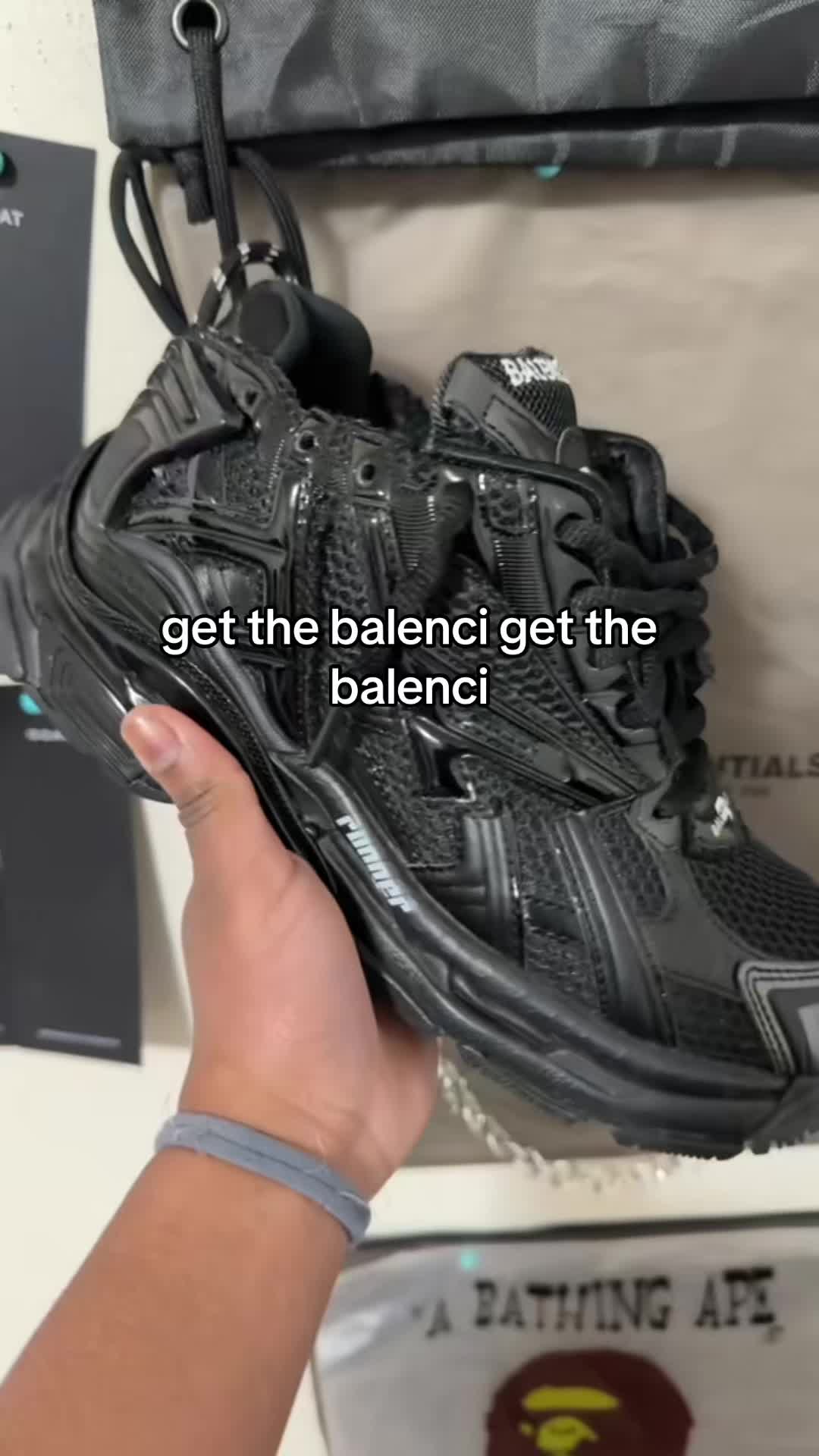 @⃟