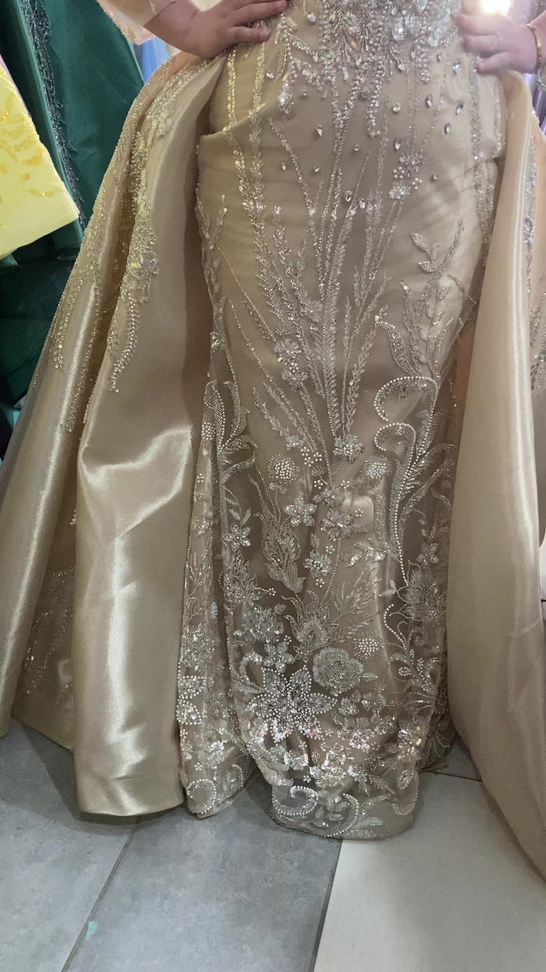 @ShOfficial. 👗👔