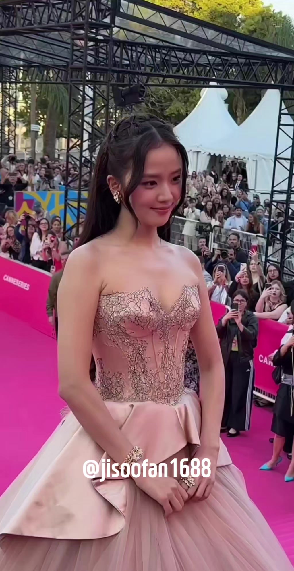 @Jisoofan