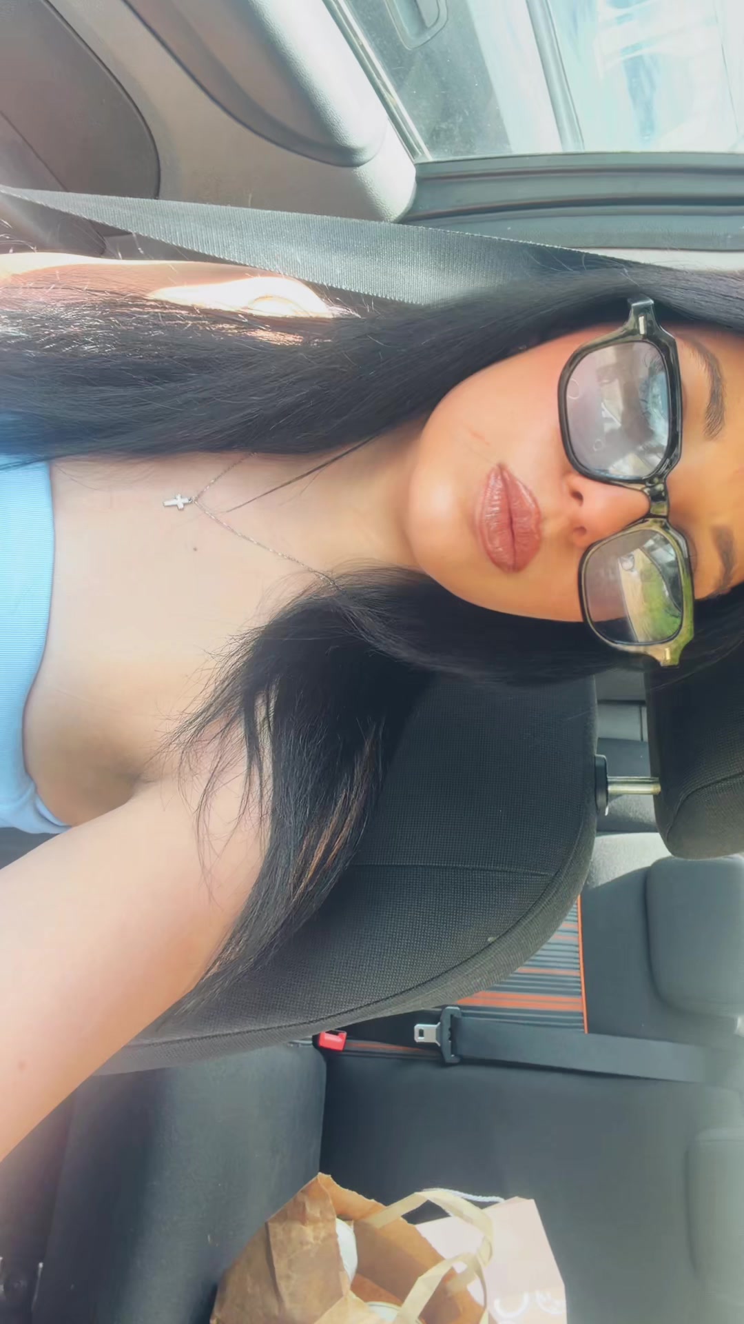 @🦦