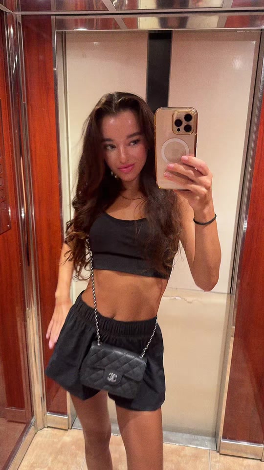 @anechka_m