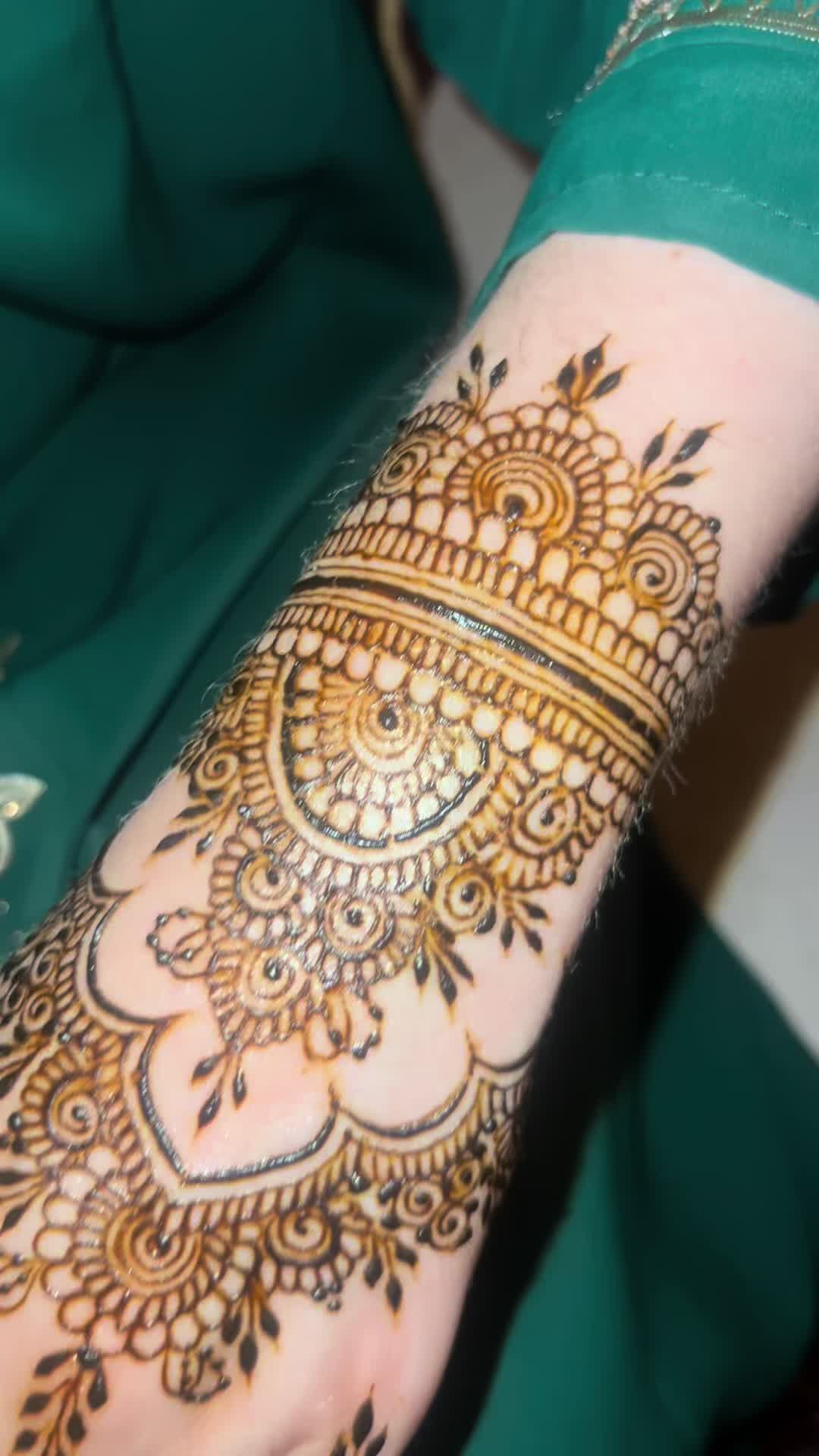 @Hennabyaroosa