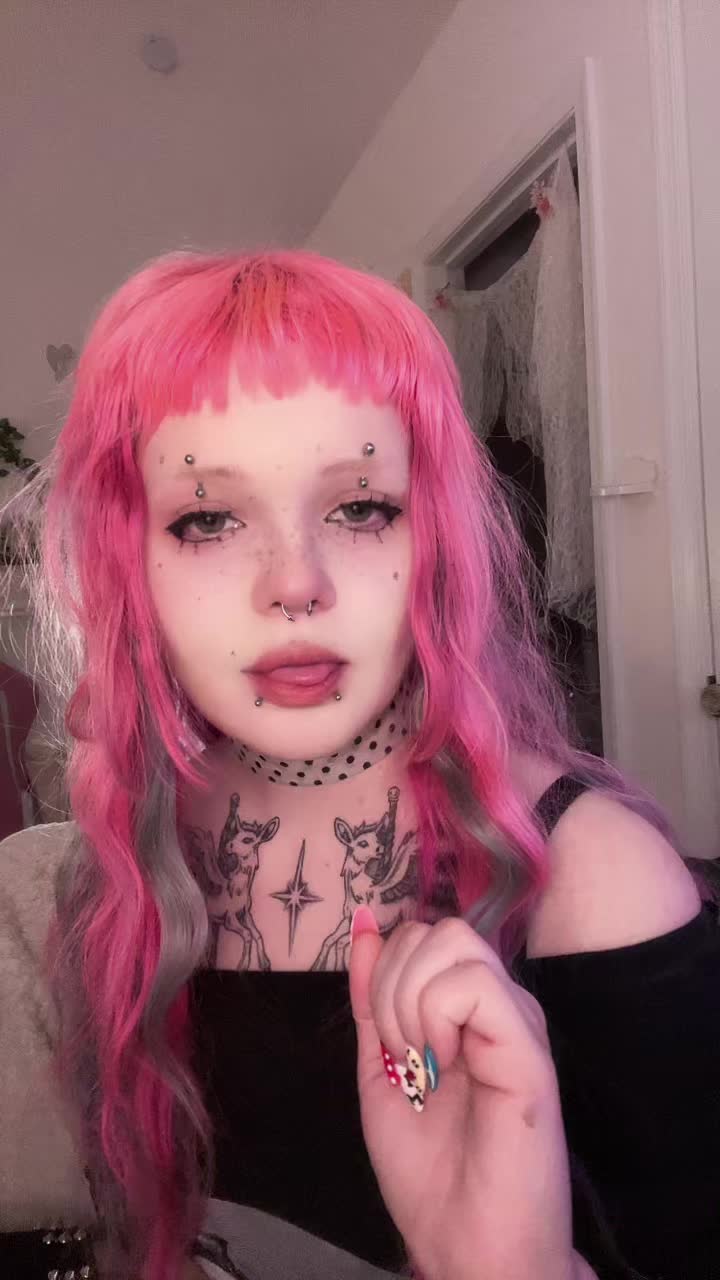 @kneesock