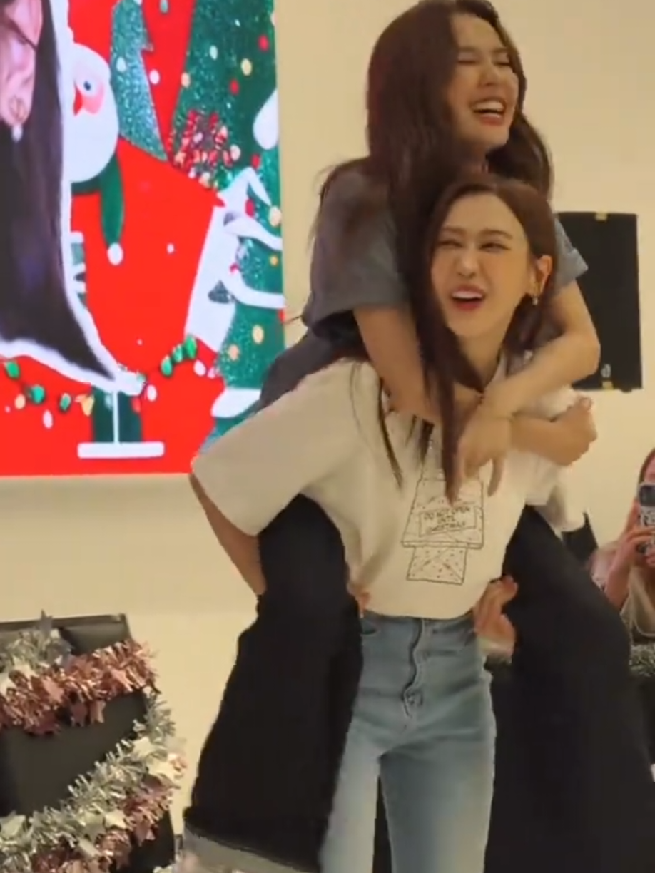 @Girl Love in Orbit
