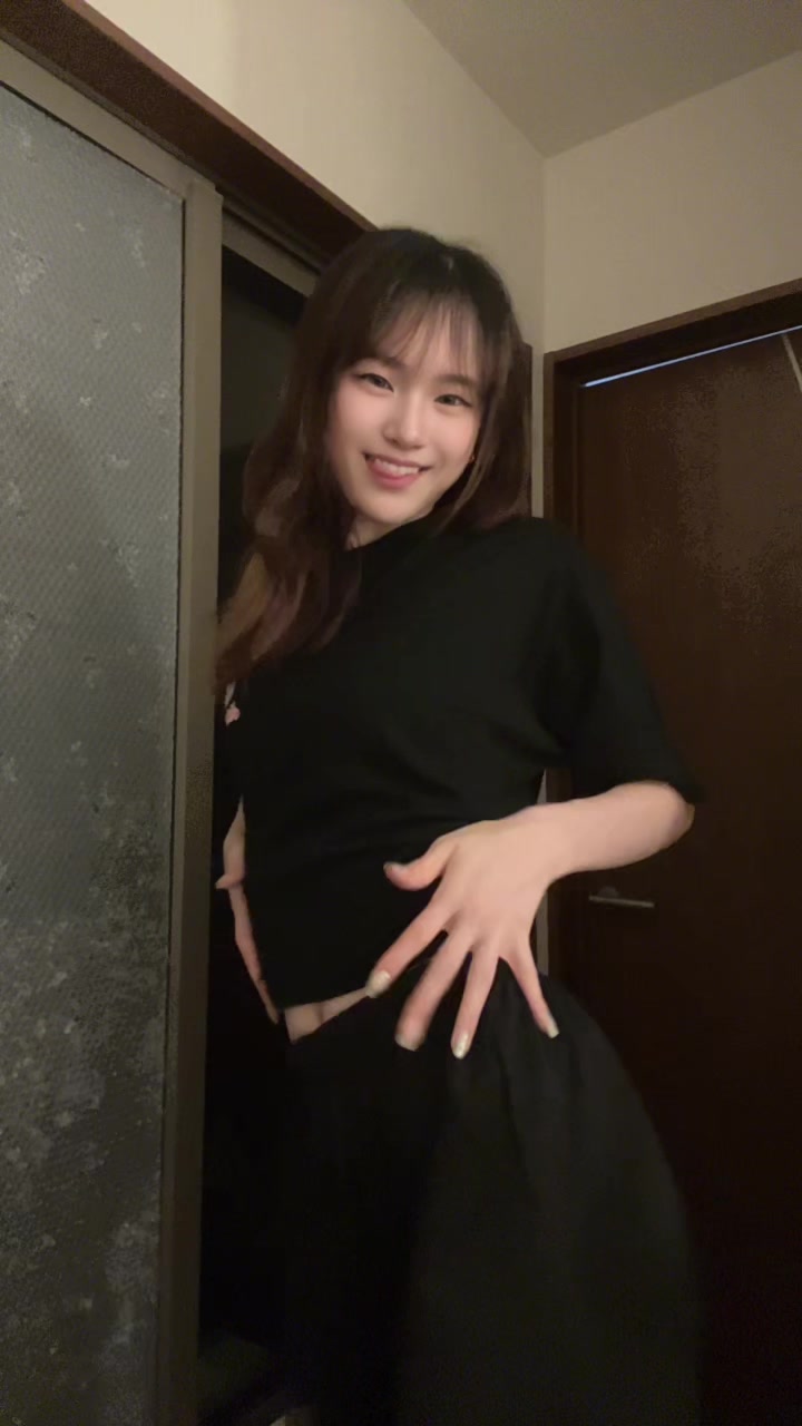 @バズらない女