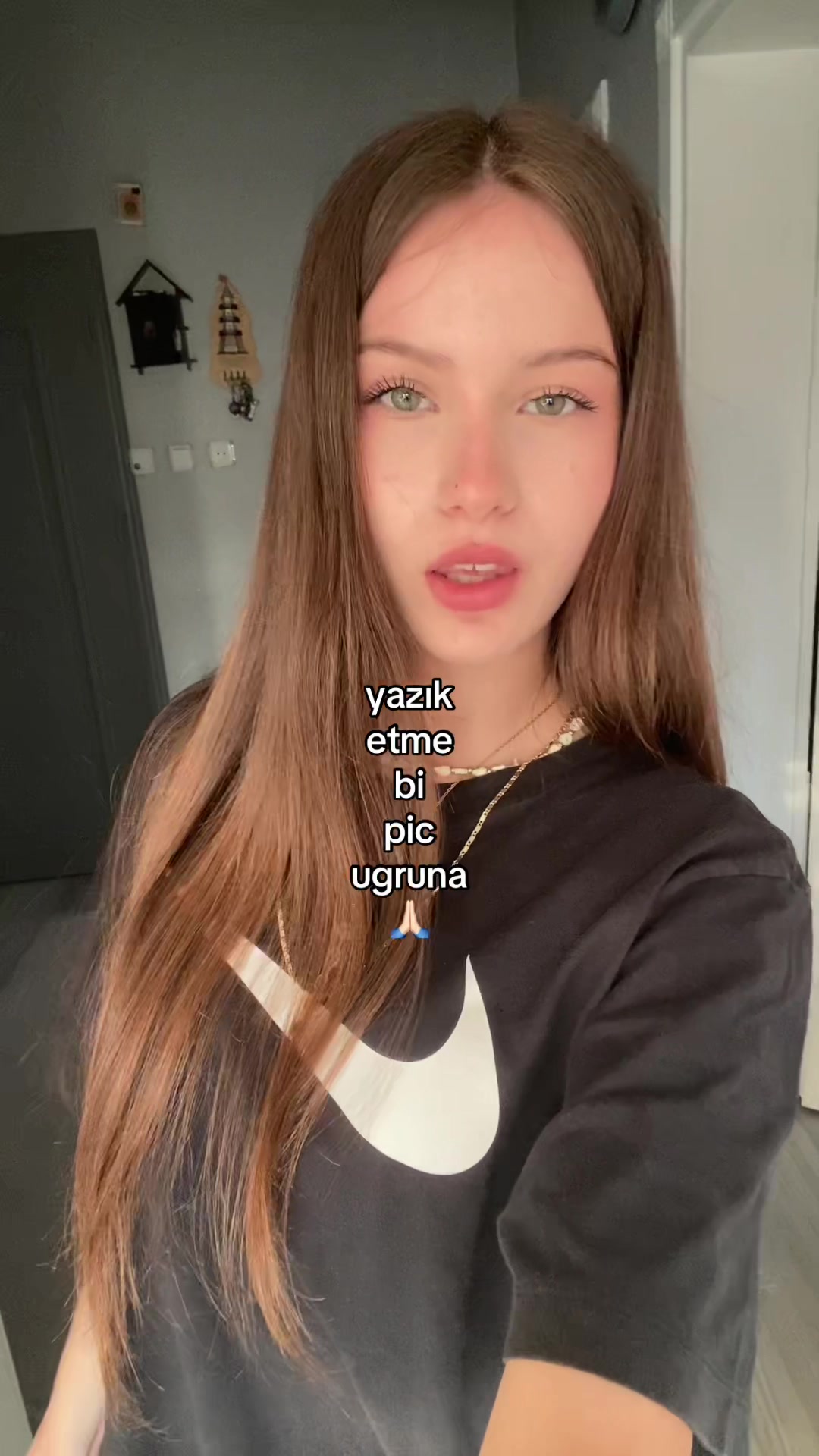 @lola