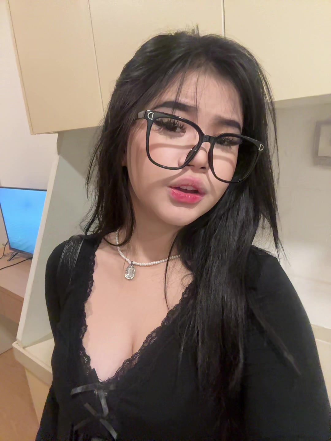 @salila gomez